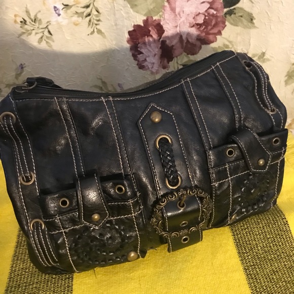 Unknown Handbags - 💛2/12.00-Black soft faux leather hand bag